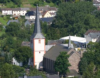 "Neue und Alte" Kirche in Wetteldorf vom Reinskpfchen