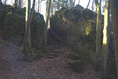 Die Felsformation von unten